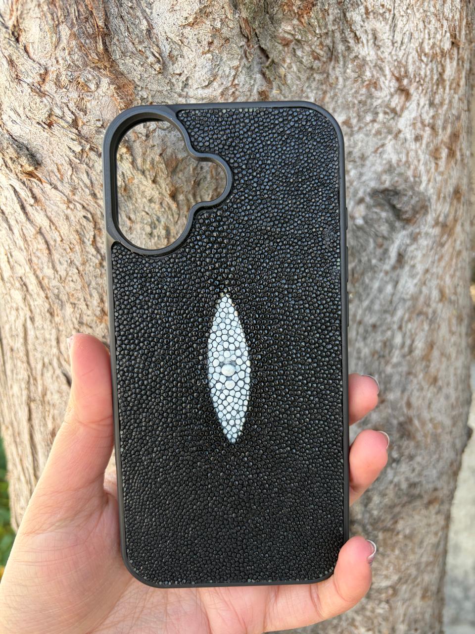 Funda De Piel De Mantarraya Exclusiva Para iPhone 17 - Image 3