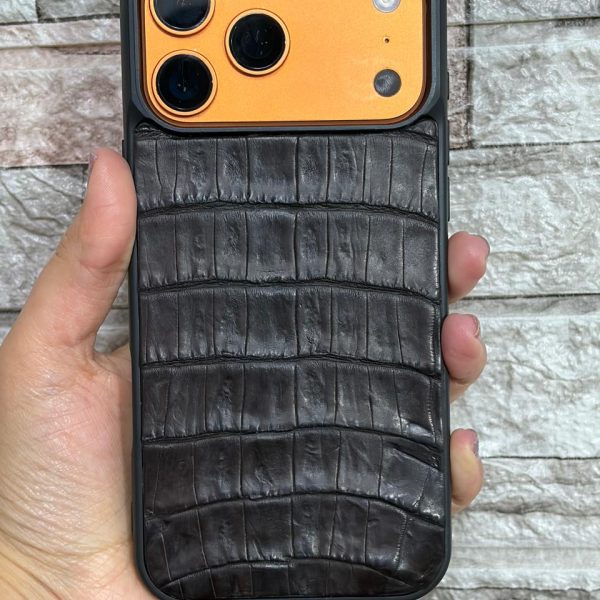 Funda De Piel De Cocodrilo Café Exclusiva Para iPhone 17 Pro Max