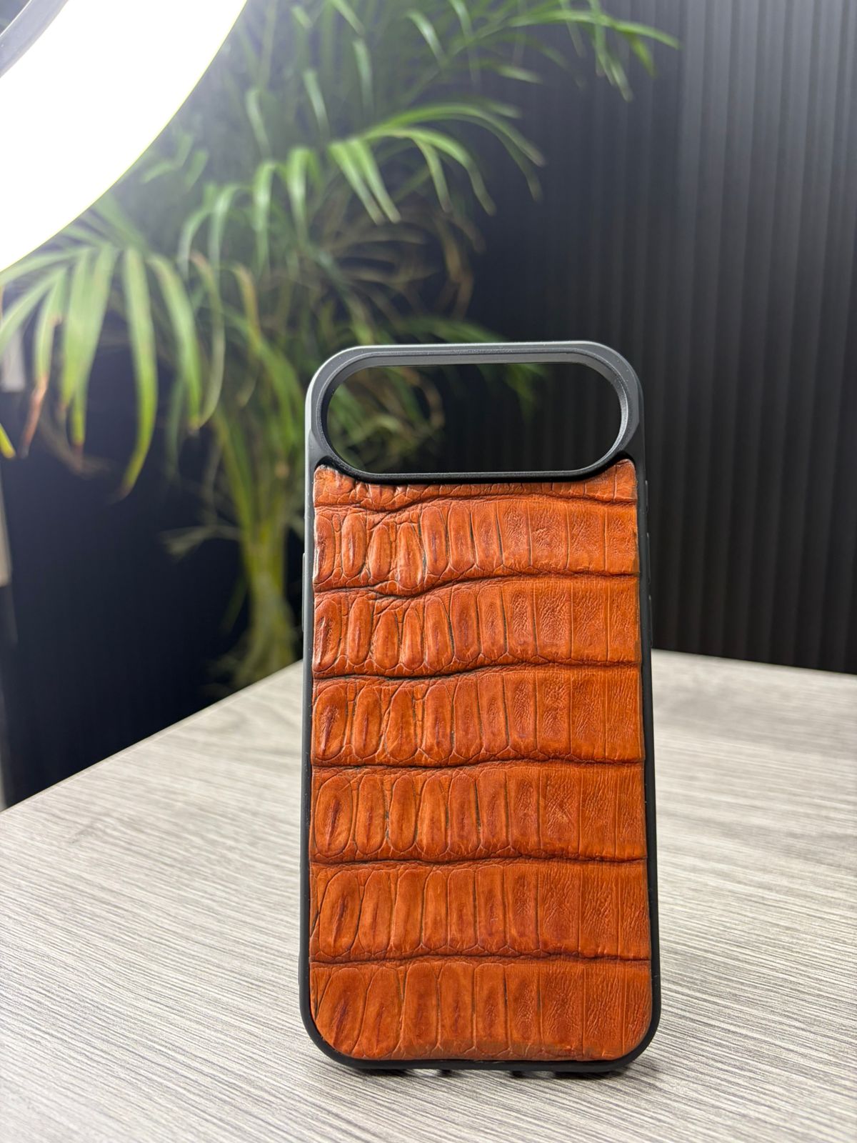 Funda De Piel De Cocodrilo Caoba Exclusiva Para iPhone 17 Air - Image 2
